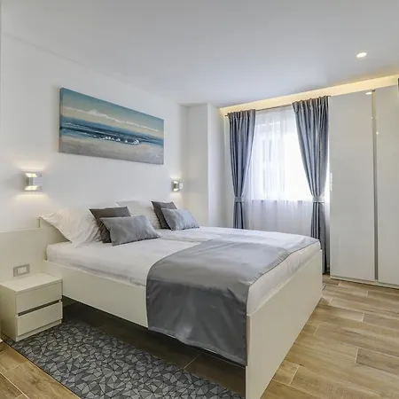 Viras Luxury Apartment *