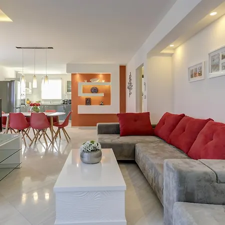 Viras Luxury Apartment *