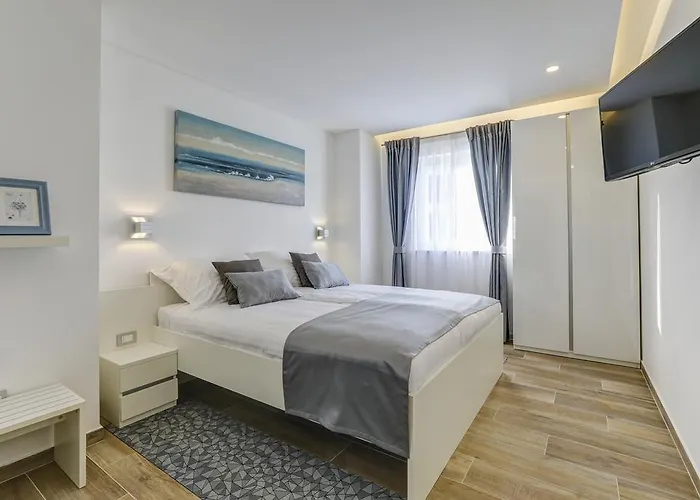 Viras Luxury Apartmán *